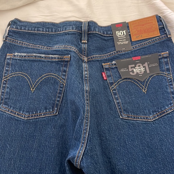 Levi’s 501 Skinny High Rise - Dark Wash - Picture 3 of 3